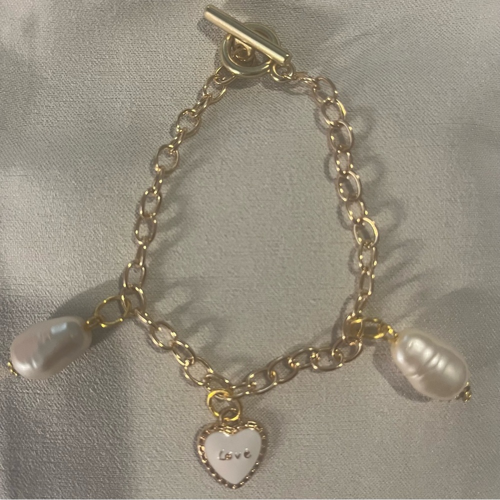 Charm Bracelet Love Heart Pearl Gold White New Handcrafted
